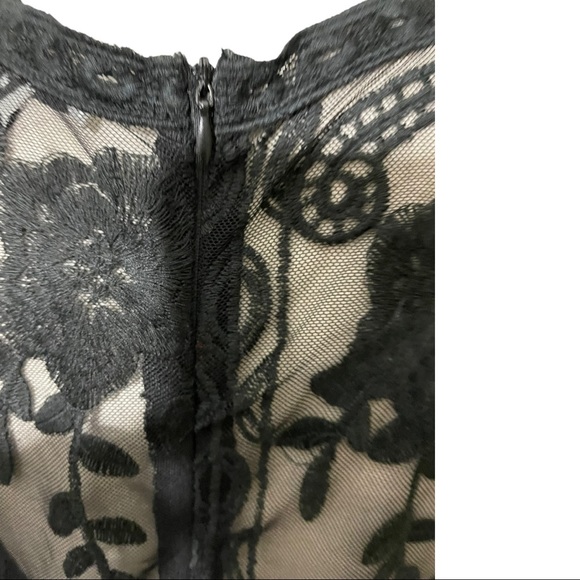 Haute monde lace dress plunge V-neck. Zipper back size Large. Black. - Picture 7 of 12